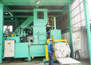 圧縮梱包工程にて均一サイズに圧縮加工します