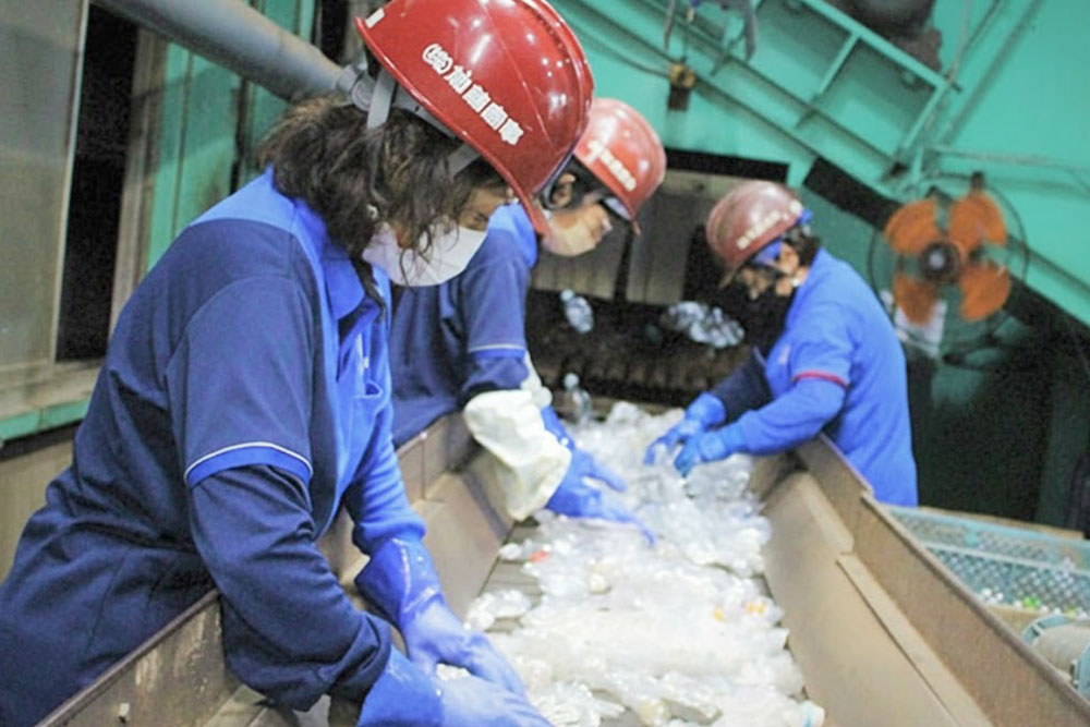 使用済プラスチックを再資源化し、循環型社会へ貢献